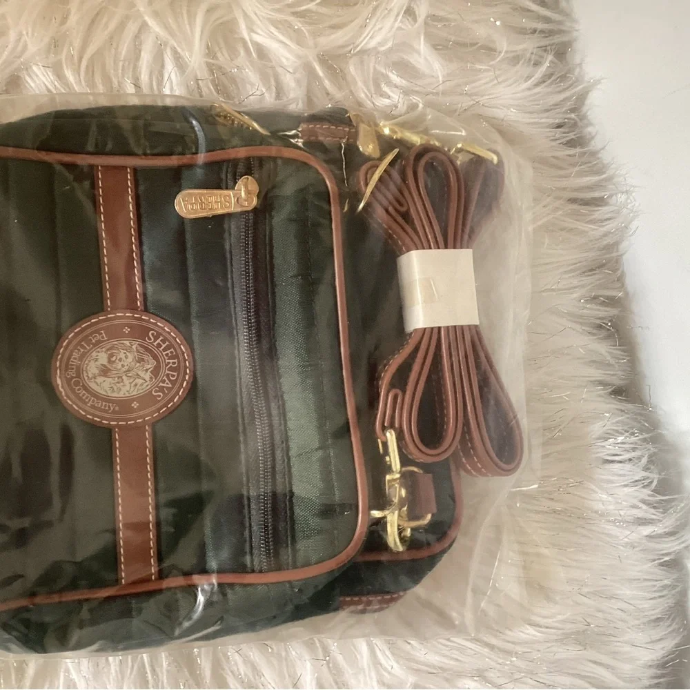 Green and Brown Sherpa Organizer